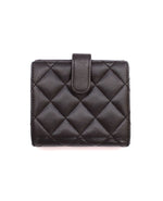 Cartera Chanel negra con solapa francesa en piel acolchada