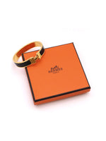 Brazalete Hermès con esmalte negro y herraje dorado