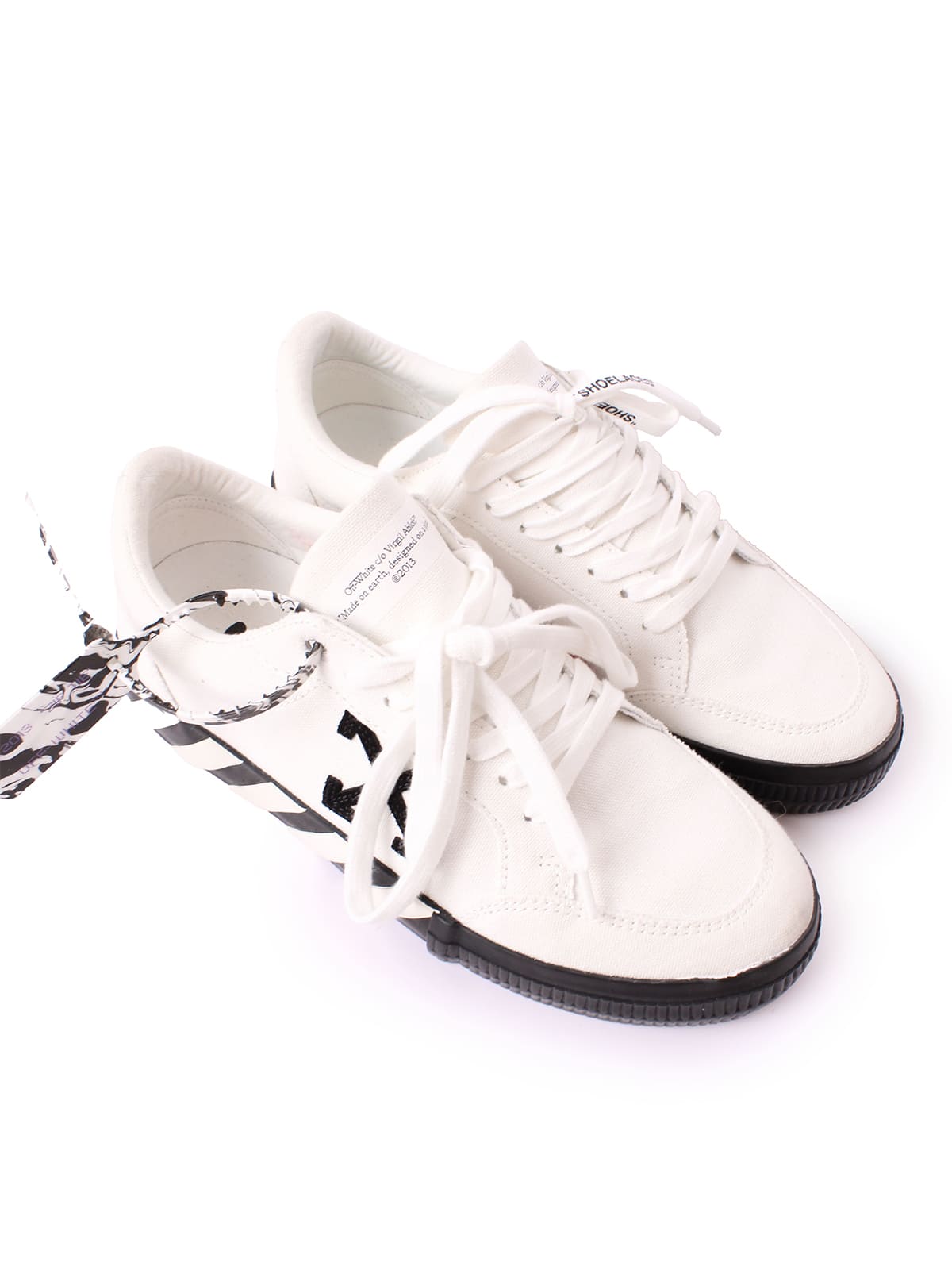 Vulcanized Low Canvas Blanco y Negro