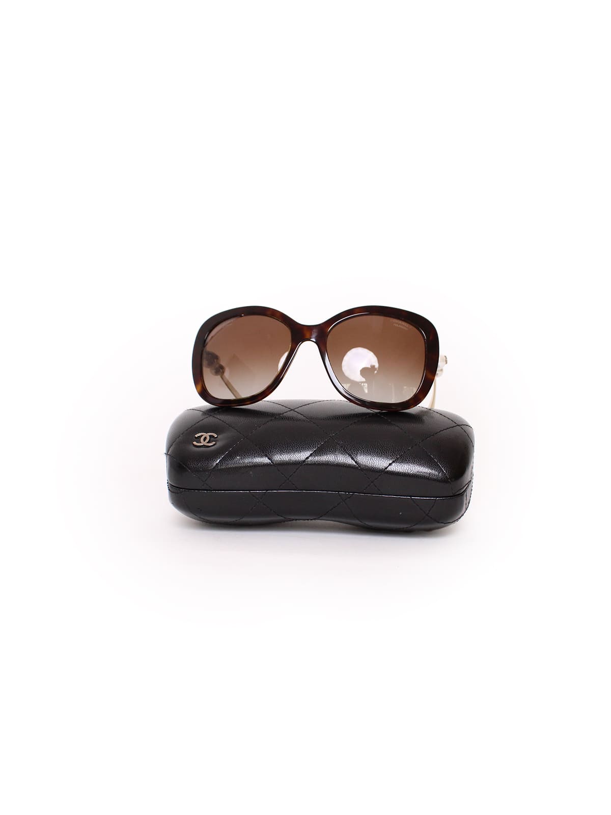 Lentes de sol Chanel diseño mariposa con perlas CC