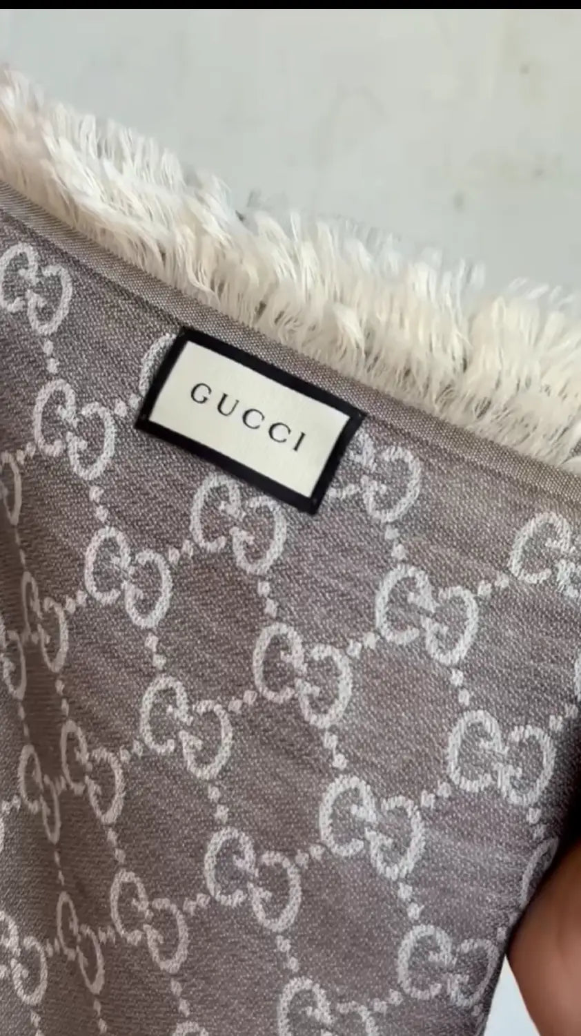 Chal de Jacquard con GG
